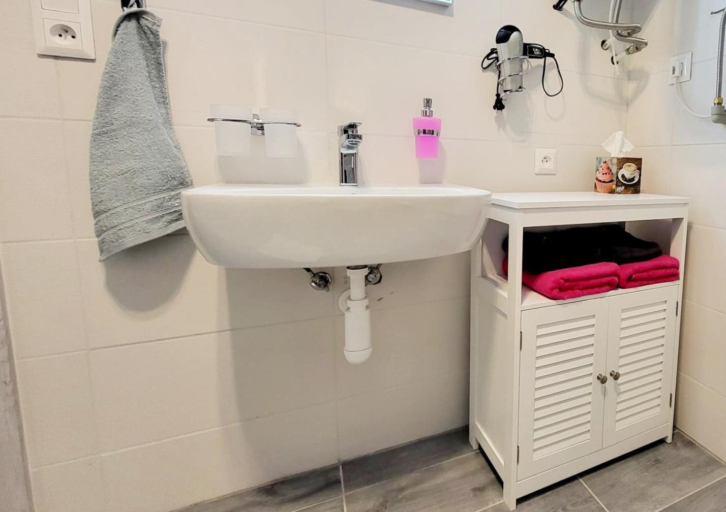 Louka Apartment *